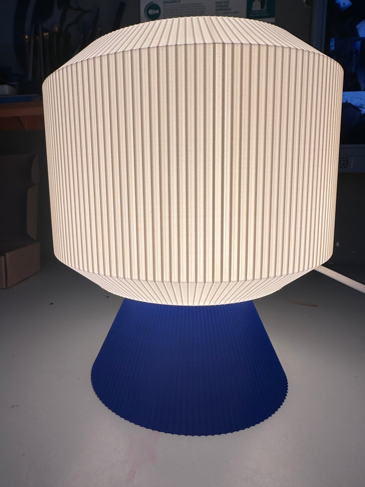 Lampada da Tavolo Design Moderno Blu e Bianca