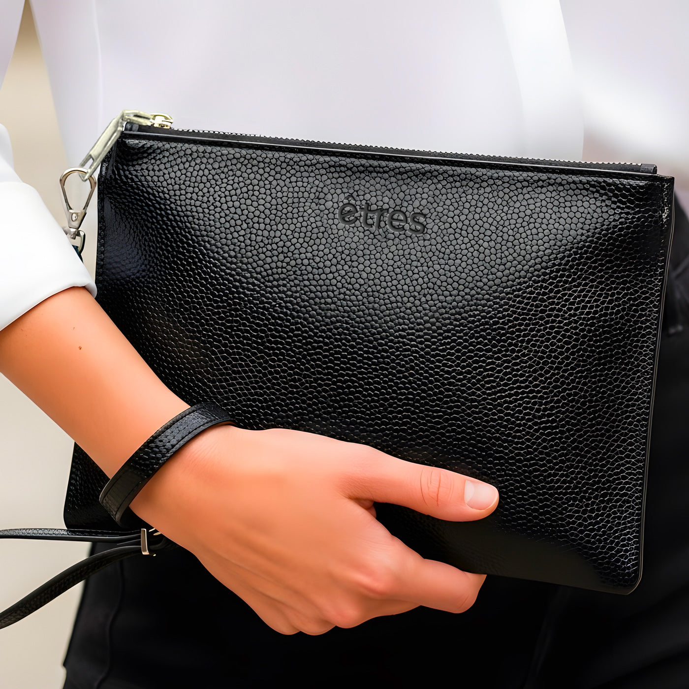 ETRES HANDBAG BLACK