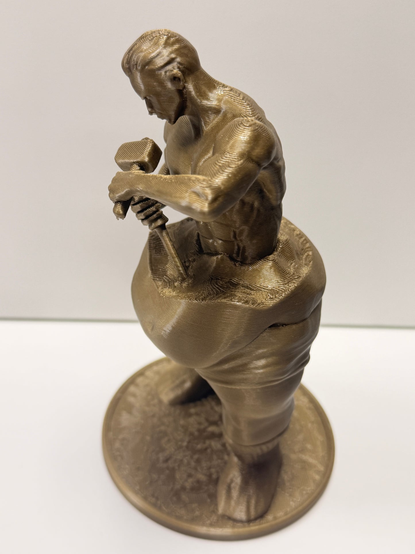 Statuetta "Self-Made Man" (L'Uomo che scolpisce se stesso)