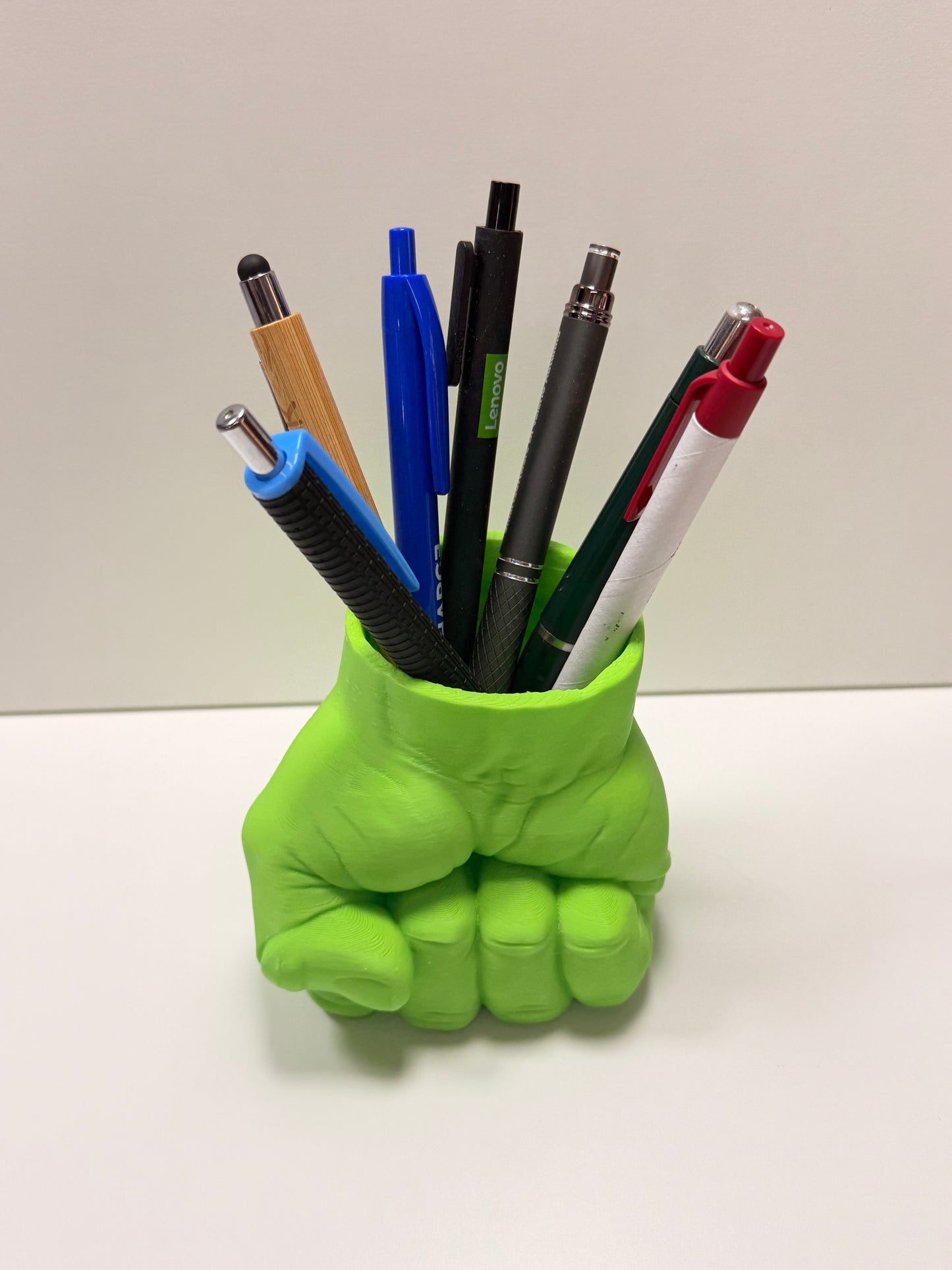 Portapenne a Forma di Pugno ("Hulk")