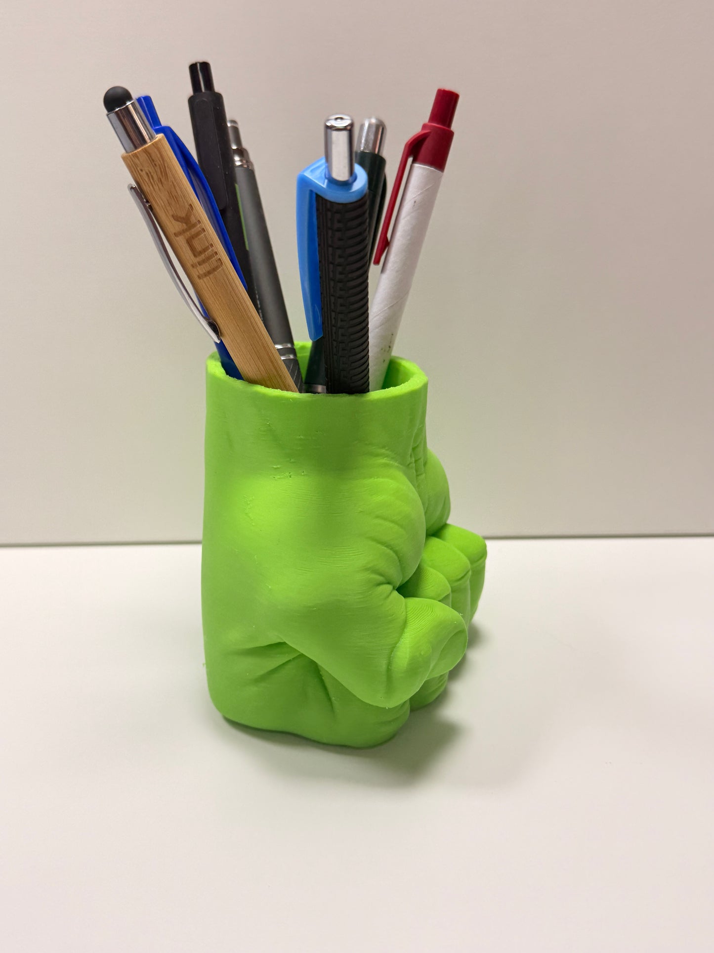 Portapenne a Forma di Pugno ("Hulk")