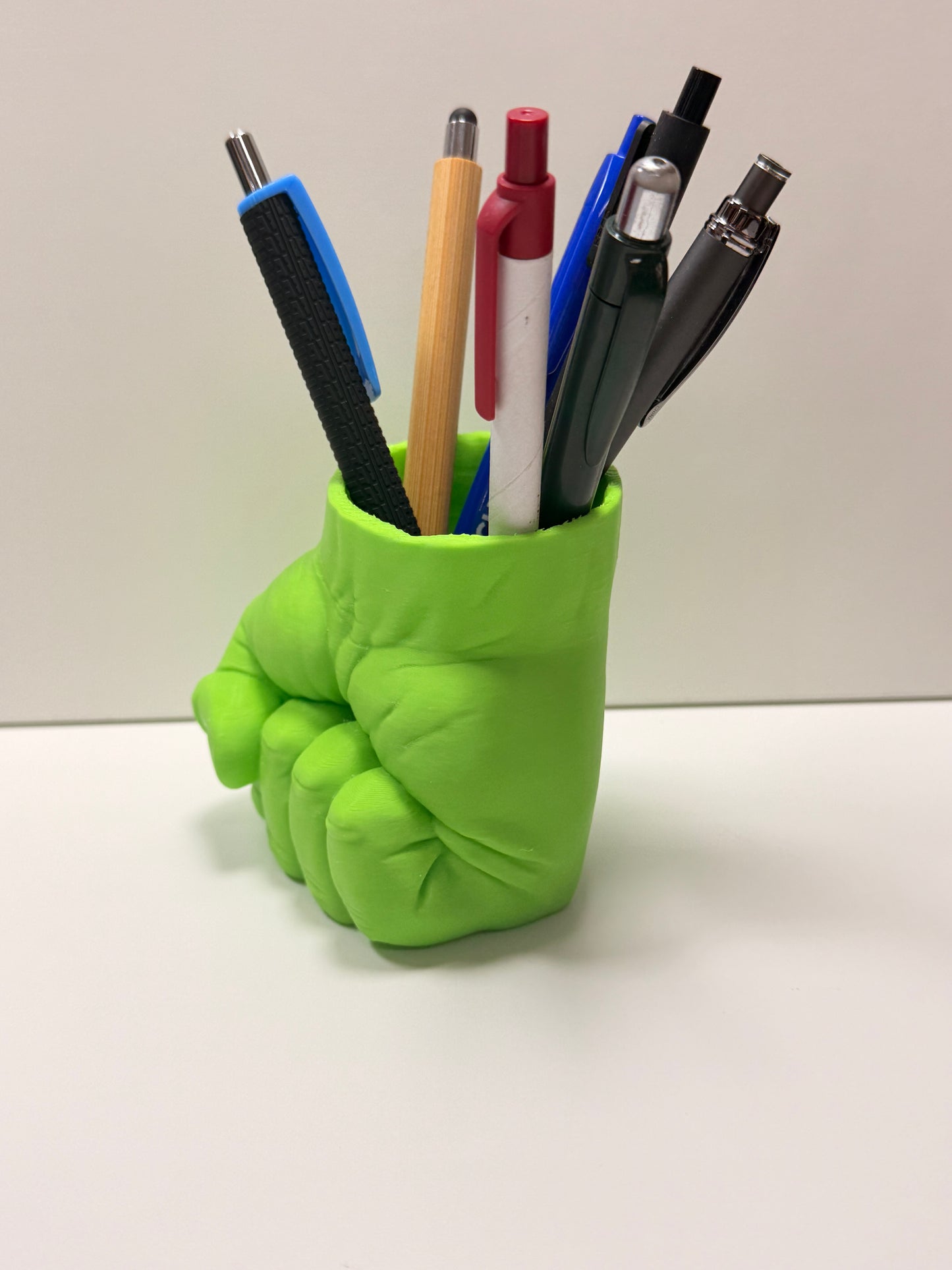 Portapenne a Forma di Pugno ("Hulk")