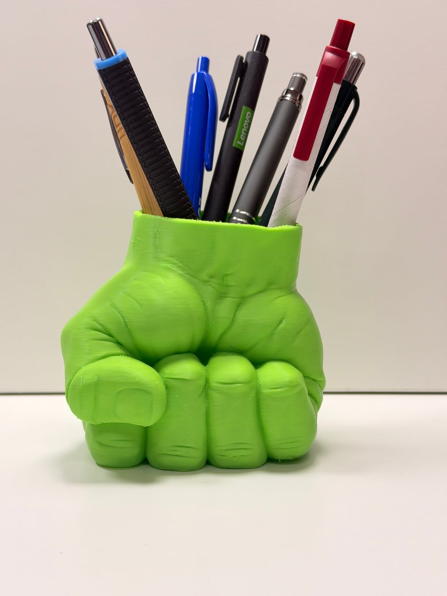 Portapenne a Forma di Pugno ("Hulk")