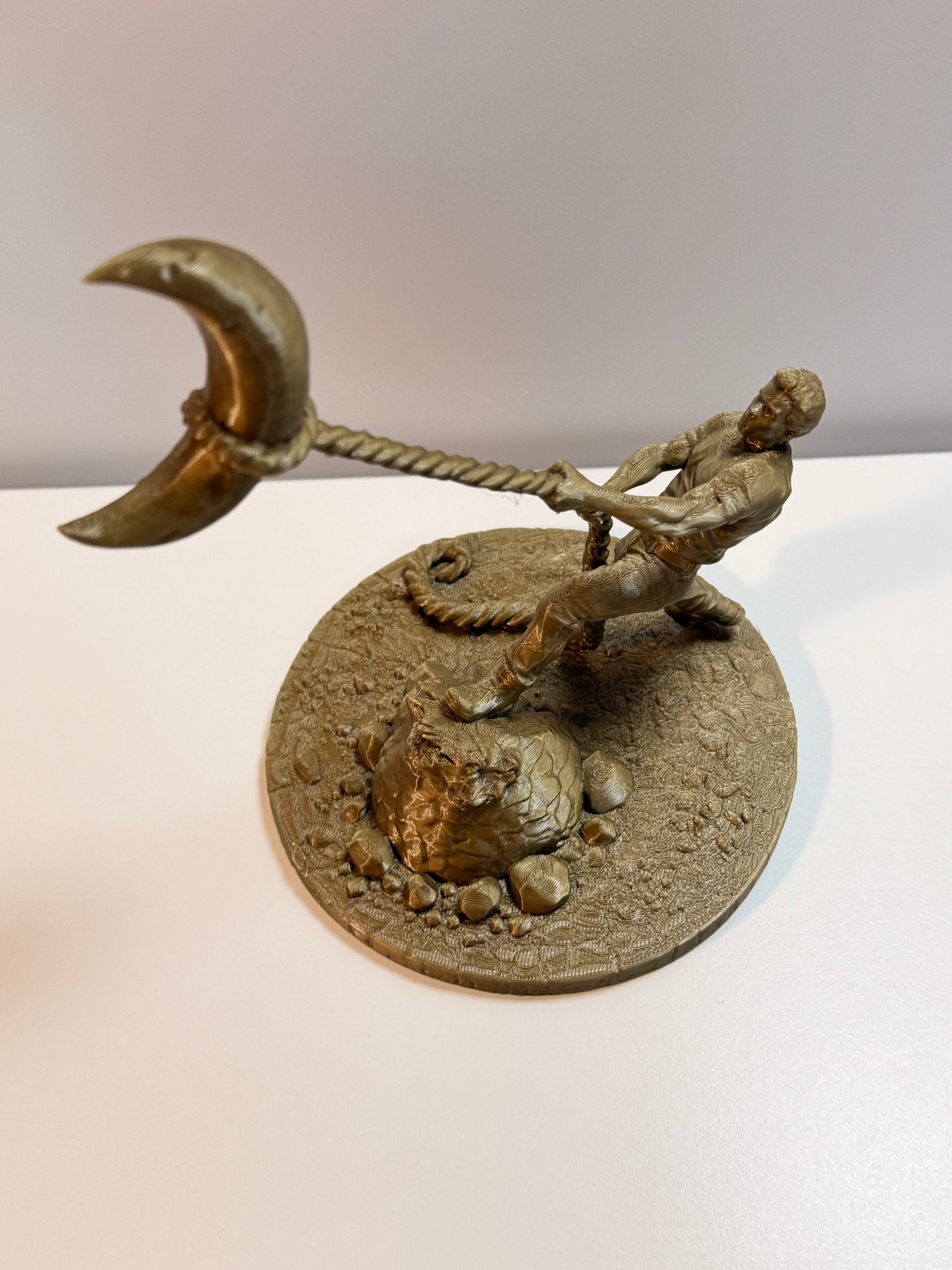 Scultura "Lui le promise la Luna"